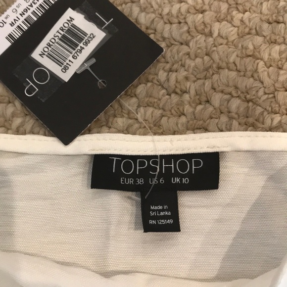 TOPSHOP (NWT) tank top. - Picture 2 of 4